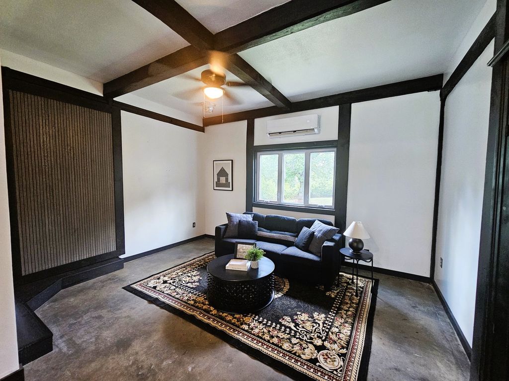 Image 24 of property listing at 2673 County Farm Road, Salem, IL 62881