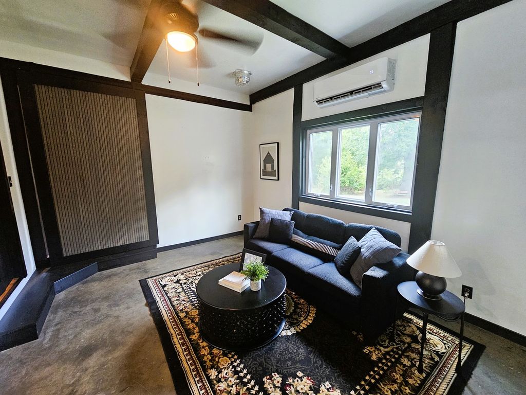 Image 25 of property listing at 2673 County Farm Road, Salem, IL 62881