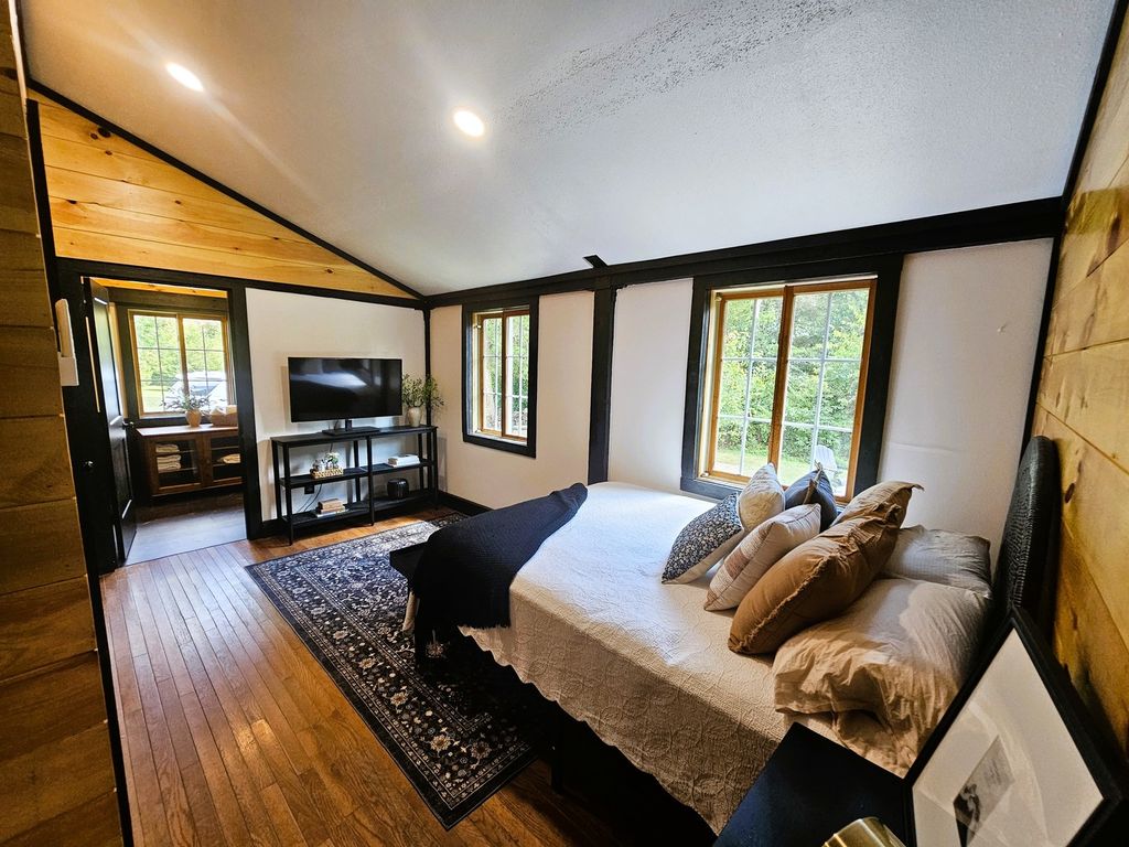 Image 28 of property listing at 2673 County Farm Road, Salem, IL 62881