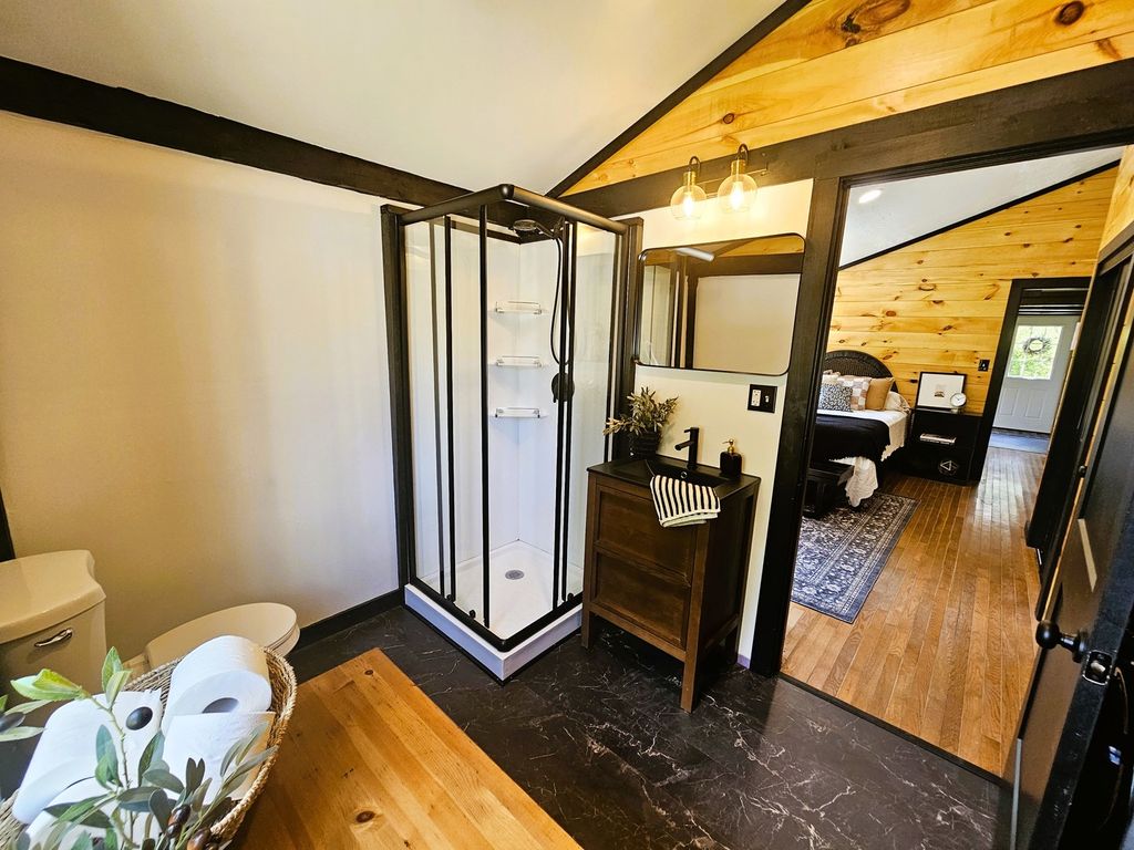 Image 30 of property listing at 2673 County Farm Road, Salem, IL 62881