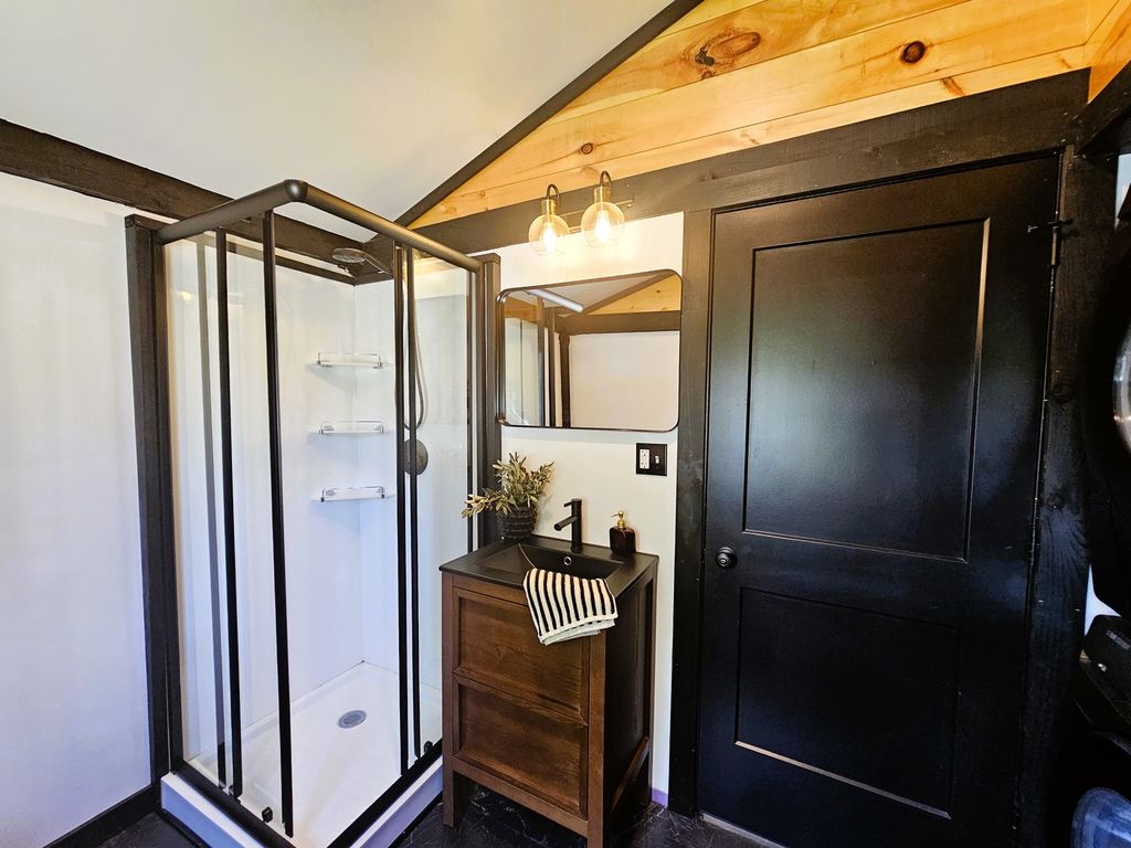 Image 32 of property listing at 2673 County Farm Road, Salem, IL 62881