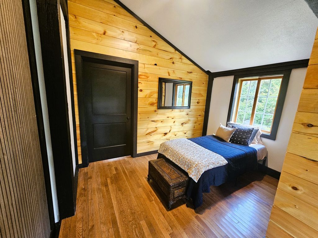 Image 34 of property listing at 2673 County Farm Road, Salem, IL 62881