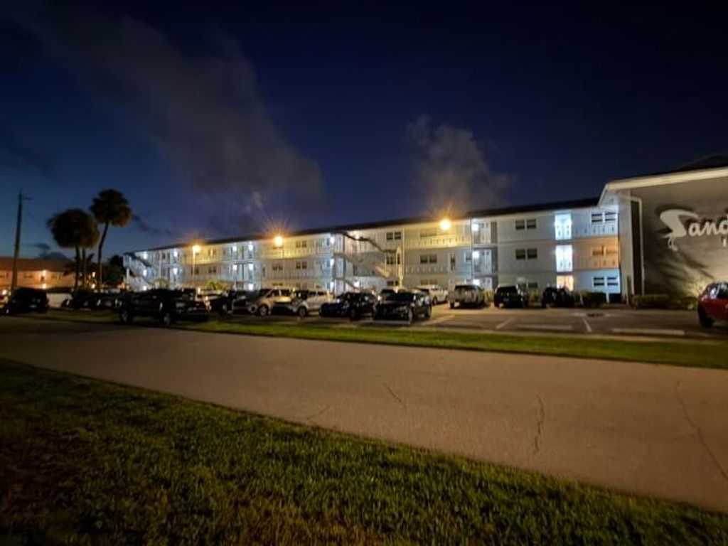 120 Lehane Terrace 305, North Palm Beach, FL 33408