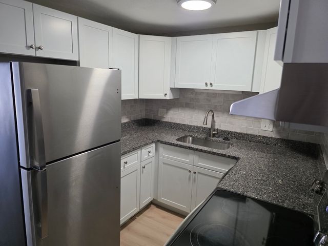 36 Crescent St 17, Wakefield, MA 01880