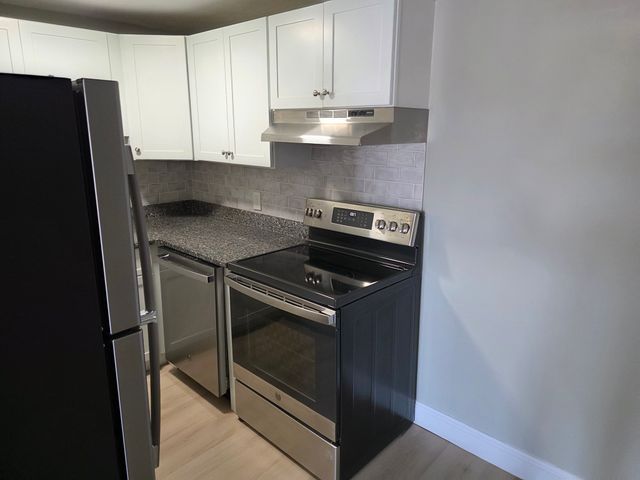 36 Crescent St 17, Wakefield, MA 01880