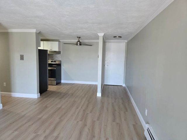 36 Crescent St 17, Wakefield, MA 01880