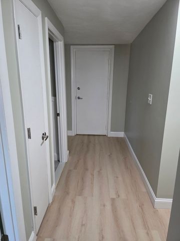 36 Crescent St 17, Wakefield, MA 01880