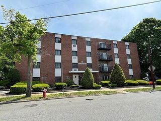 36 Crescent St 17, Wakefield, MA 01880