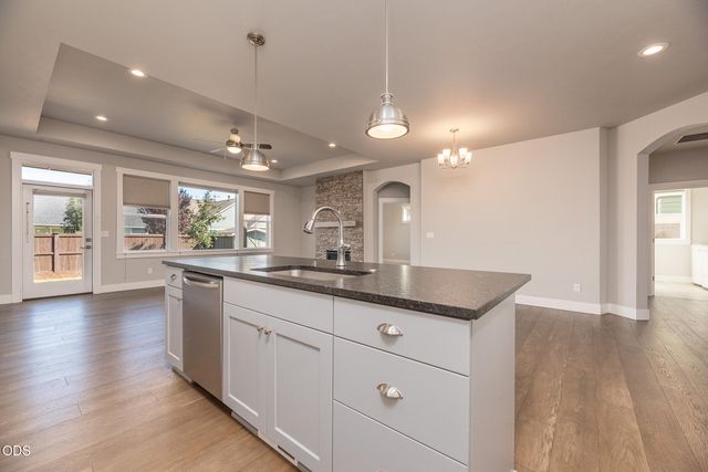 4270 SW 43rd Street, Redmond, OR 97756