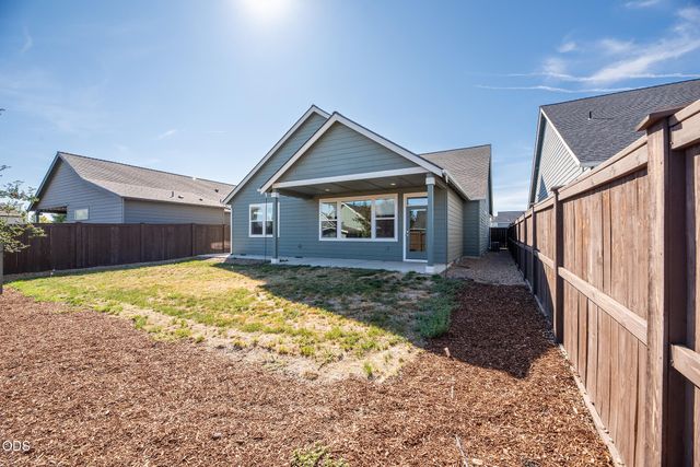 4270 SW 43rd Street, Redmond, OR 97756
