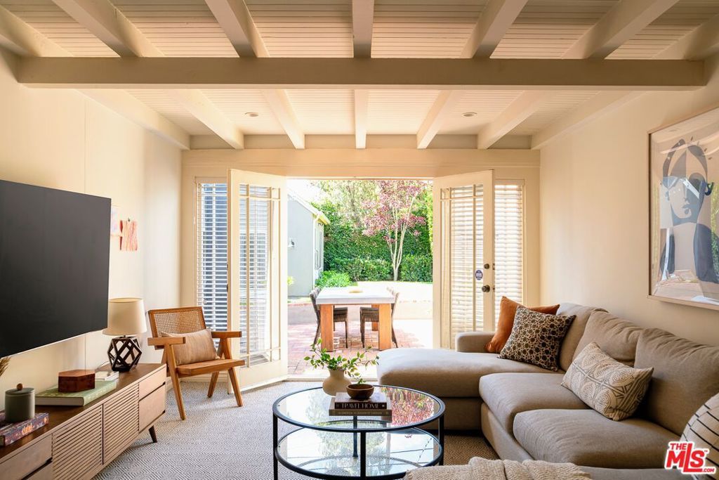 Image 9 of property listing at 101 N Arden Boulevard, Los Angeles, CA 90004