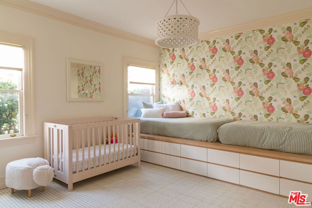 Image 12 of property listing at 101 N Arden Boulevard, Los Angeles, CA 90004