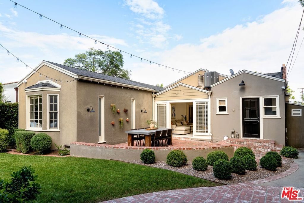 Image 22 of property listing at 101 N Arden Boulevard, Los Angeles, CA 90004