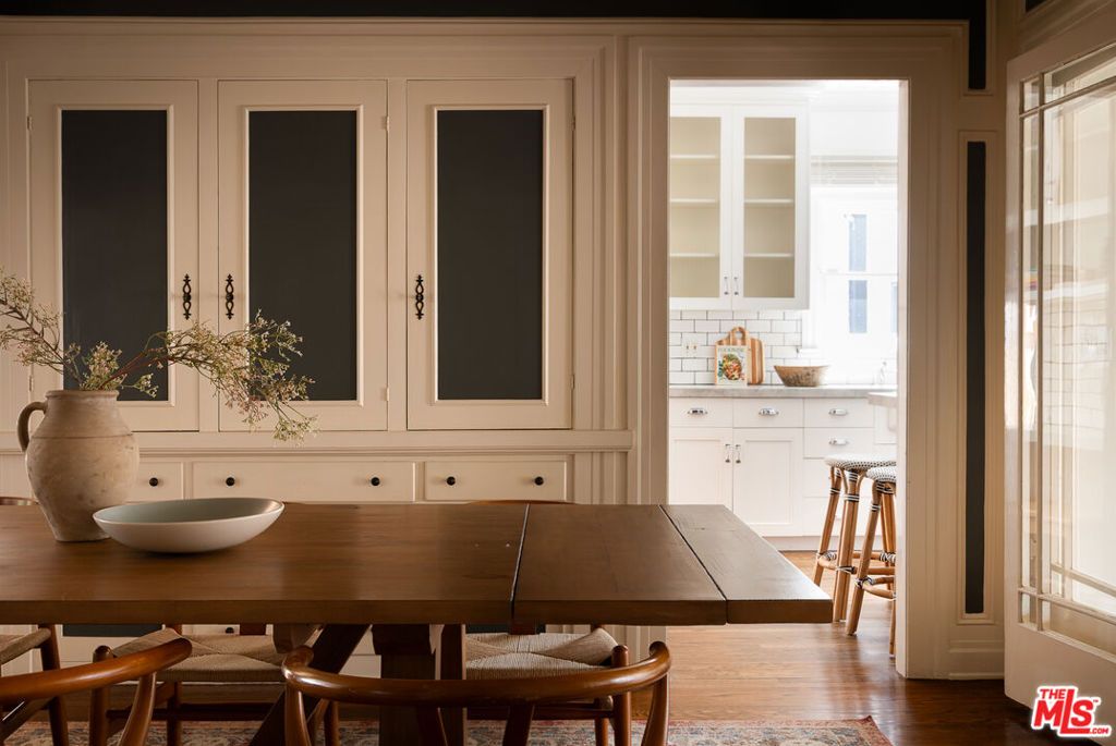 Image 5 of property listing at 101 N Arden Boulevard, Los Angeles, CA 90004