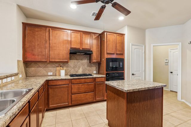 3400 Glenmore Drive, Melissa, TX 75454