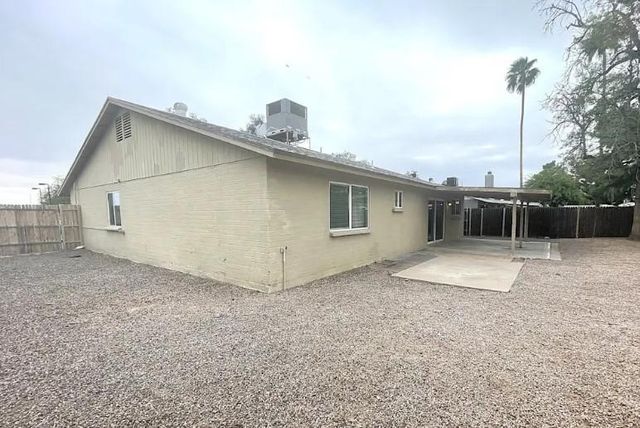 2320 E Holmes Avenue, Mesa, AZ 85204