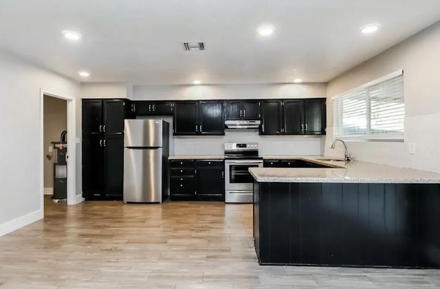 2320 E Holmes Avenue, Mesa, AZ 85204