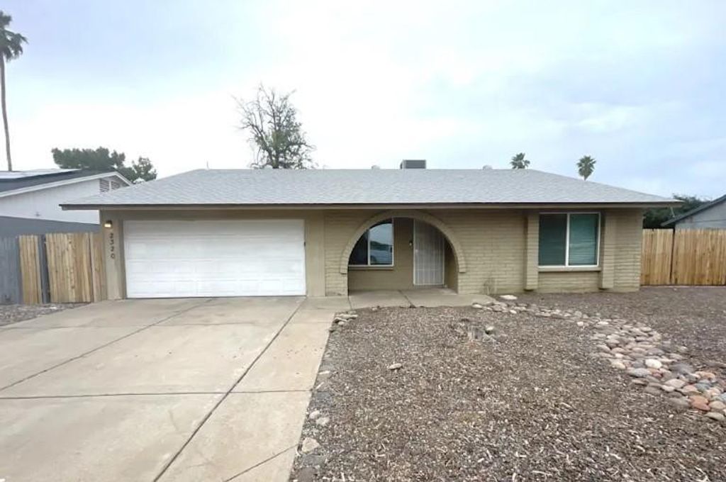 2320 E Holmes Avenue, Mesa, AZ 85204