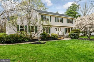 10 HOAGLAND DR, Belle Mead, NJ 08502