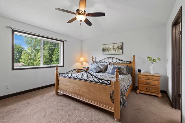 21340 Hytrail Circle, Lakeville, MN 55044