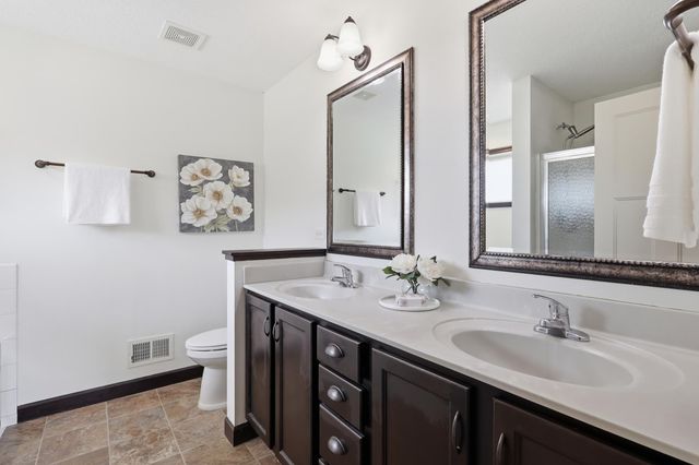21340 Hytrail Circle, Lakeville, MN 55044