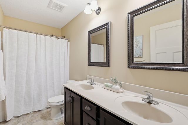 21340 Hytrail Circle, Lakeville, MN 55044