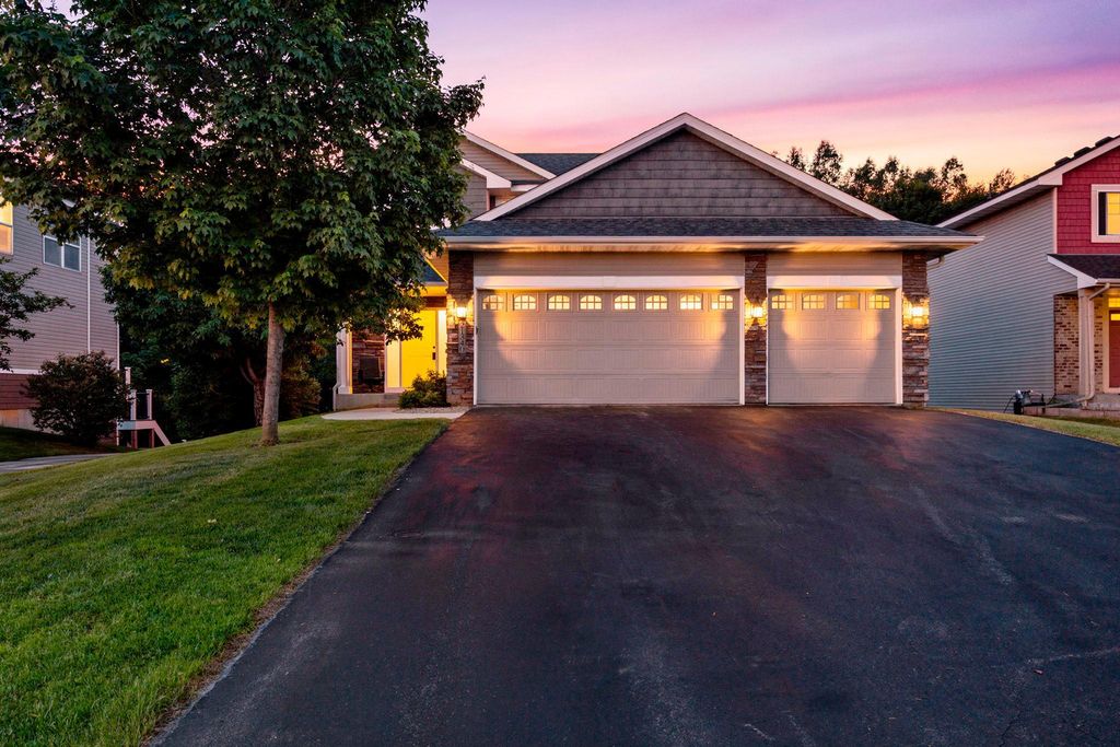 21340 Hytrail Circle, Lakeville, MN 55044