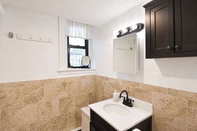 464 Commonwealth Avenue 33, Boston, MA 02215