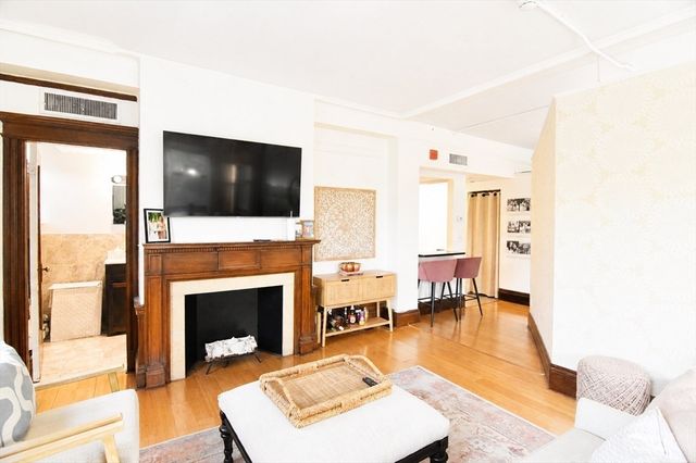 464 Commonwealth Avenue 33, Boston, MA 02215