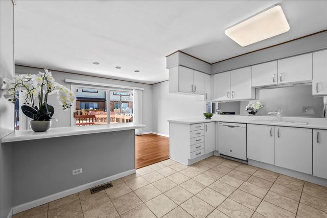 1709 KOEHLING Road, Northbrook, IL 60062