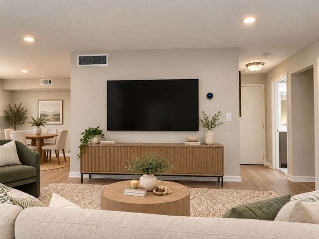 6 Beals Cove Rd G, Hingham, MA 02043