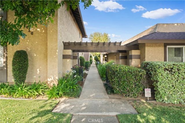 5422 McCulloch Avenue B, Temple City, CA 91780