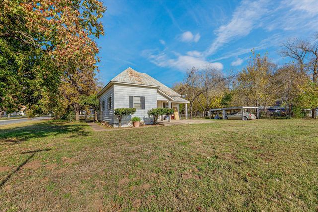 701 NE 1st ST, Smithville, TX 78957