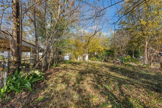 701 NE 1st ST, Smithville, TX 78957