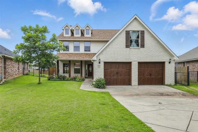2824 Greenway Drive, Burleson, TX 76028