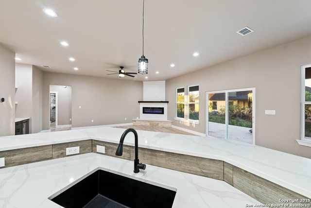 502 Sumack Dr W, Kerrville, TX 78028