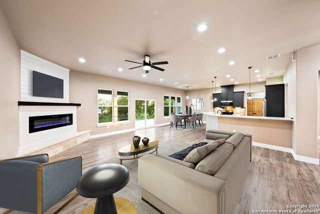 502 Sumack Dr W, Kerrville, TX 78028