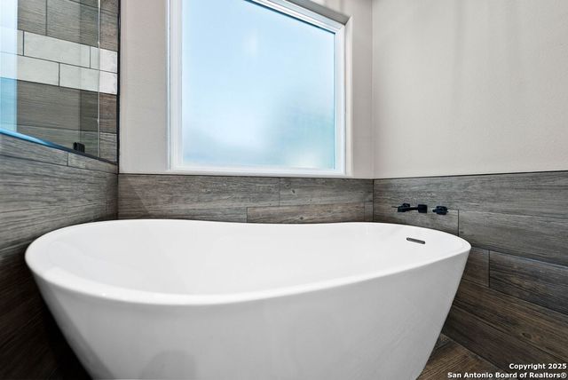 502 Sumack Dr W, Kerrville, TX 78028