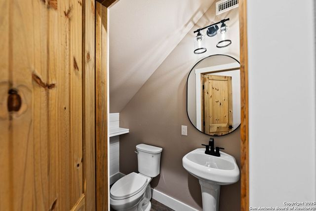 502 Sumack Dr W, Kerrville, TX 78028