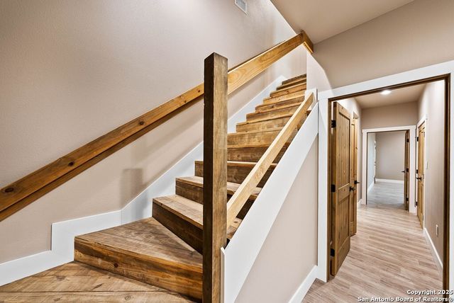 502 Sumack Dr W, Kerrville, TX 78028