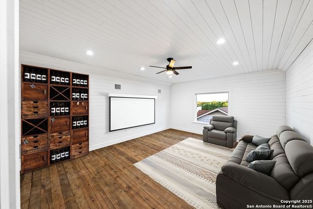 502 Sumack Dr W, Kerrville, TX 78028