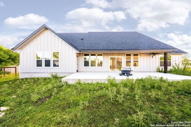 502 Sumack Dr W, Kerrville, TX 78028