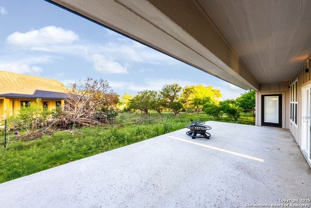 502 Sumack Dr W, Kerrville, TX 78028