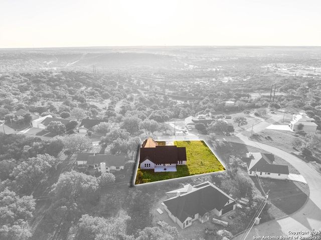 502 Sumack Dr W, Kerrville, TX 78028