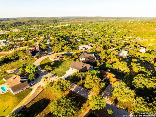 502 Sumack Dr W, Kerrville, TX 78028