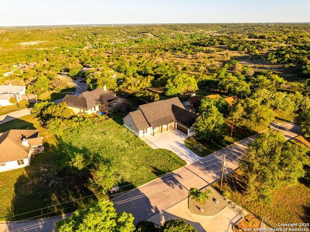 502 Sumack Dr W, Kerrville, TX 78028