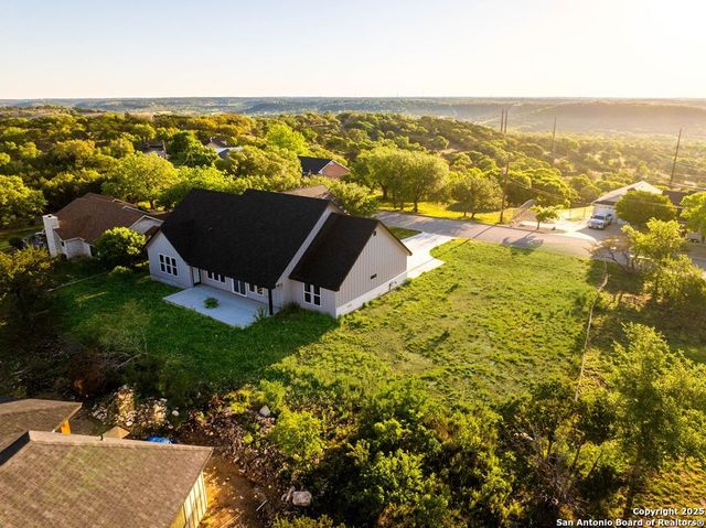 502 Sumack Dr W, Kerrville, TX 78028