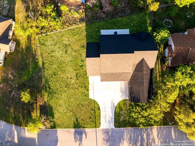 502 Sumack Dr W, Kerrville, TX 78028