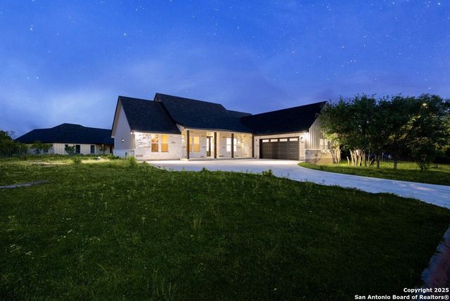 502 Sumack Dr W, Kerrville, TX 78028