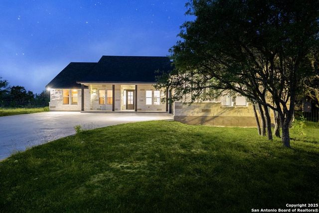 502 Sumack Dr W, Kerrville, TX 78028